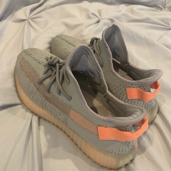 Yeezy Boost 350 V2 TrUe Form - Picture 3 of 3